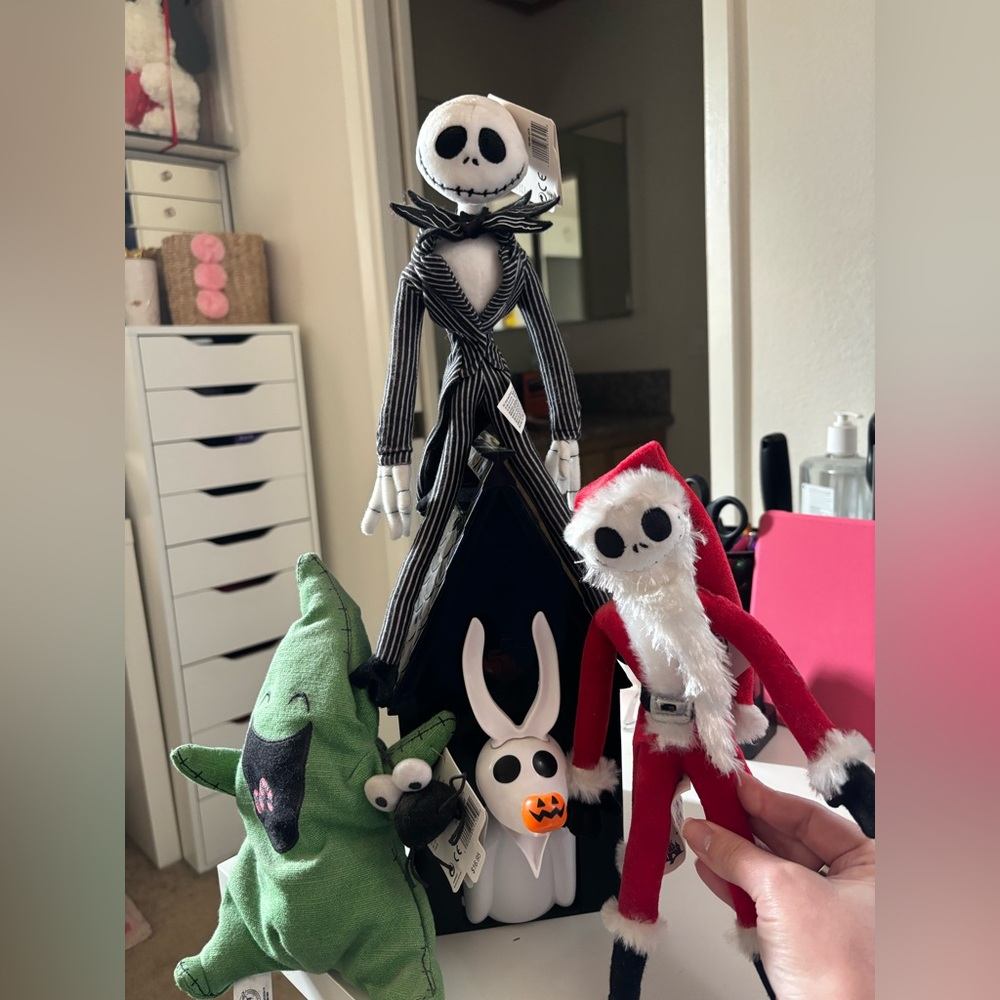 Disney Nightmare Before Christmas popcorn bucket and Plush Set -